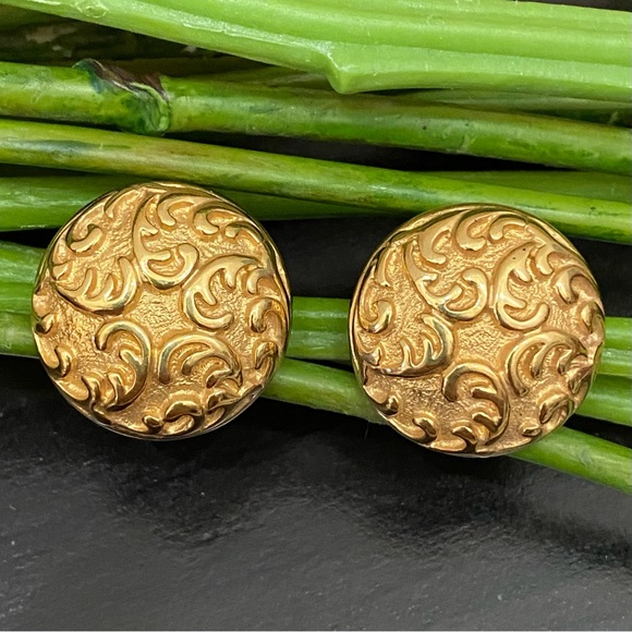 Vintage MONET Signed Gold-tone Ornate Concave Button Earrings - Picture 1 of 15